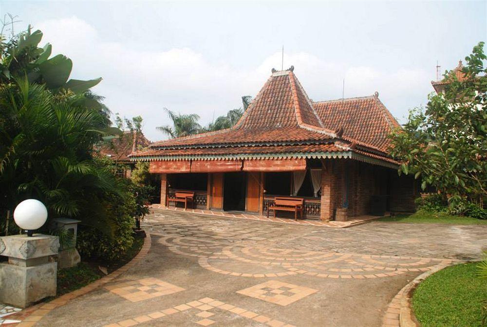 Hotel Melva Balemong Semarang Esterno foto