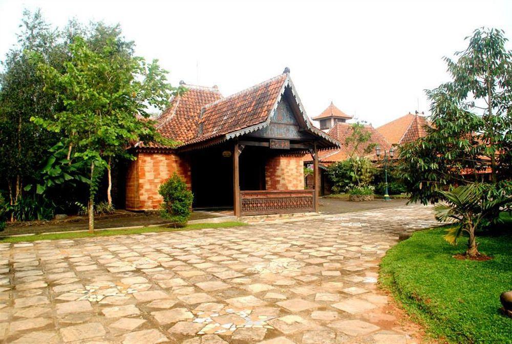 Hotel Melva Balemong Semarang Esterno foto