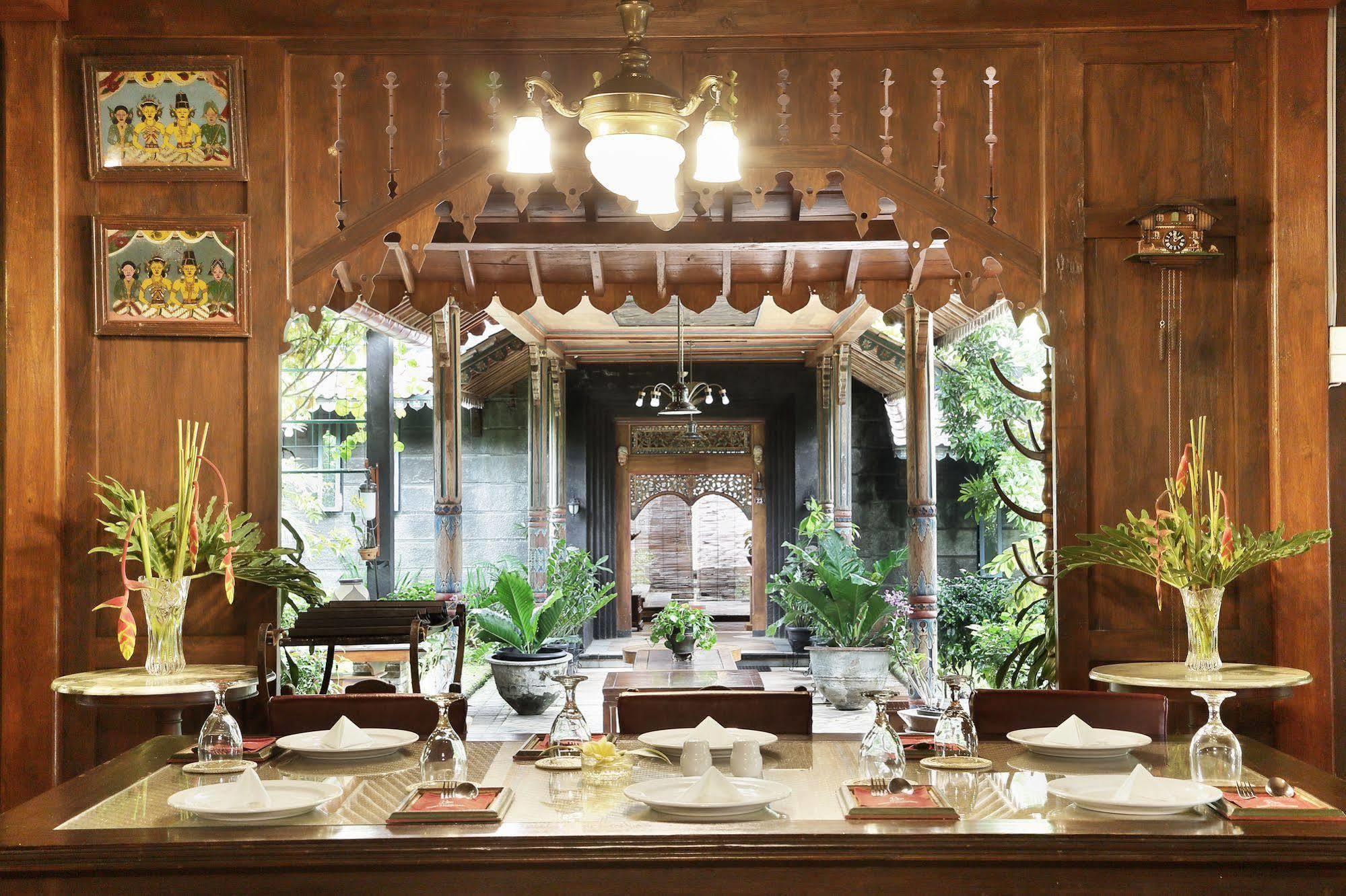 Hotel Melva Balemong Semarang Esterno foto