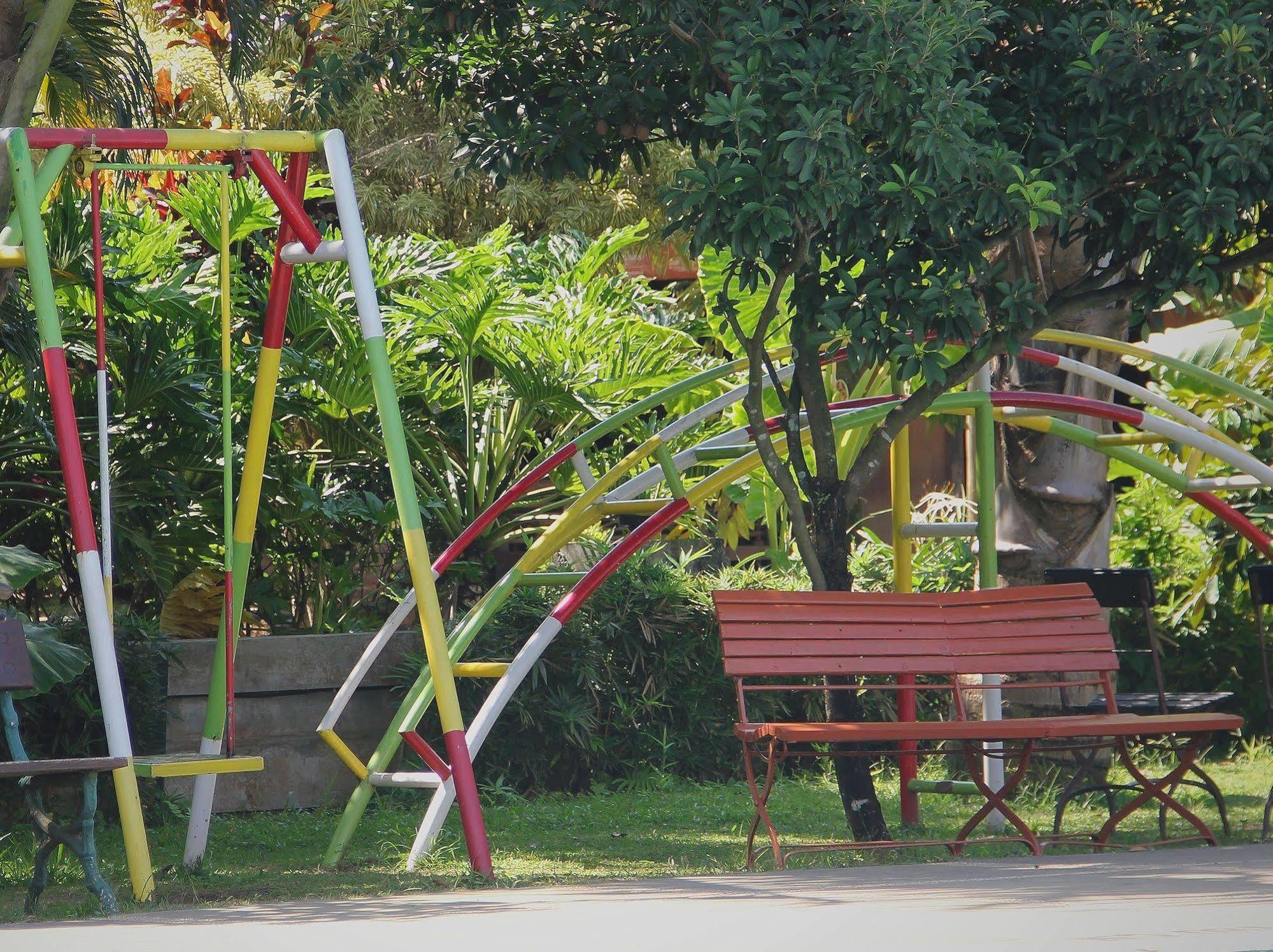 Hotel Melva Balemong Semarang Esterno foto