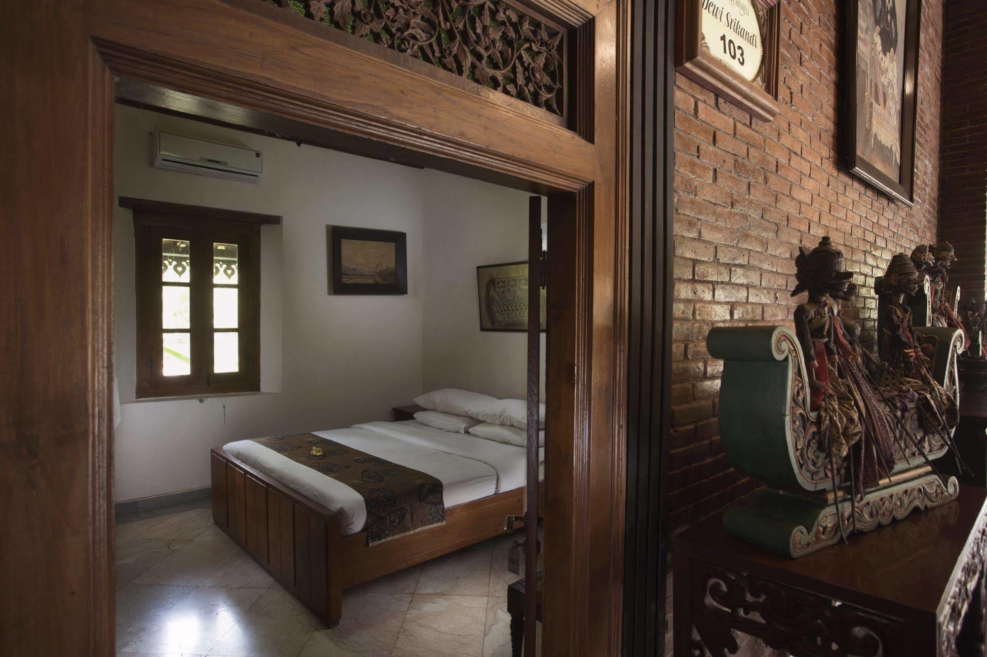 Hotel Melva Balemong Semarang Esterno foto